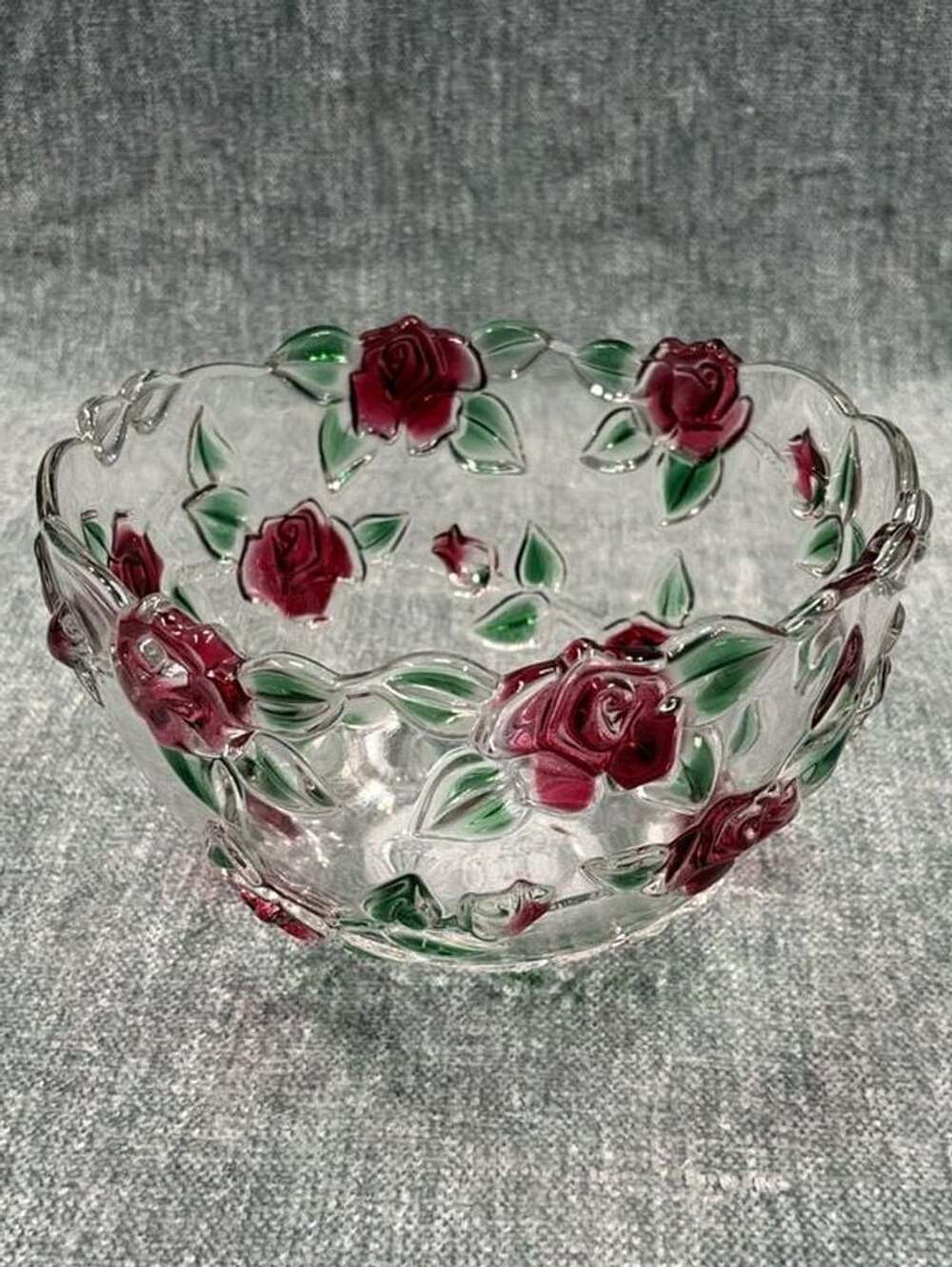 Mikasa Rose Garden Clear Glass Bowl with Raised Red Roses and Green Leaves